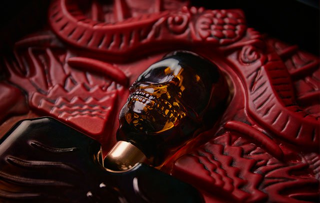 Close up of the skull at the top of the Patrón X Guillermo del Toro tequila bottle.