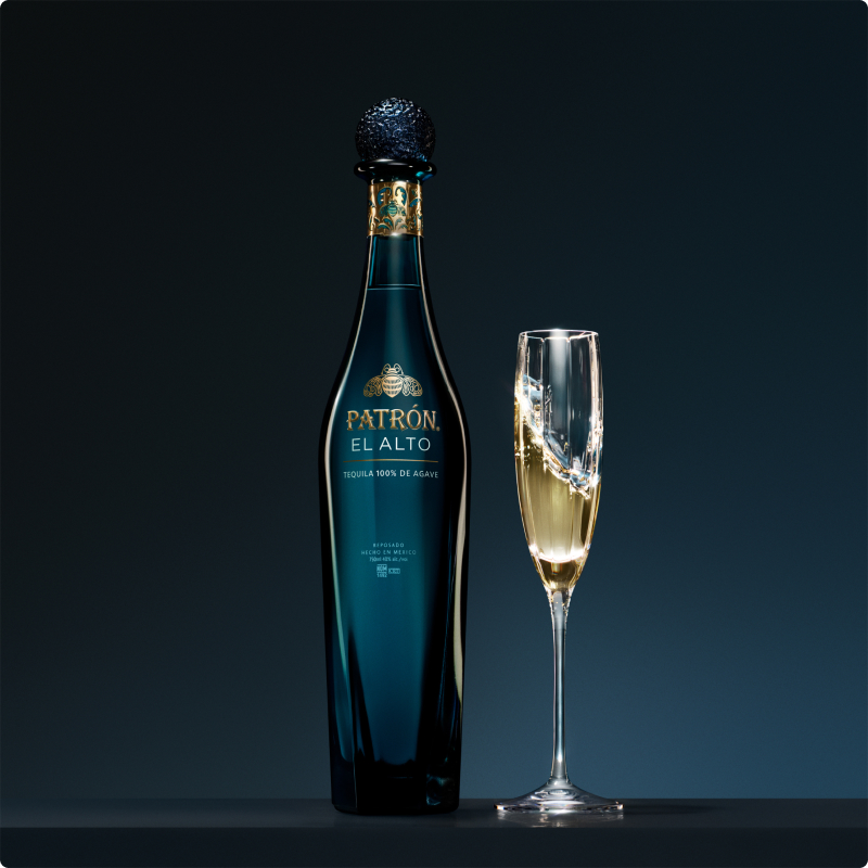 Patrón El Alto with two glasses.