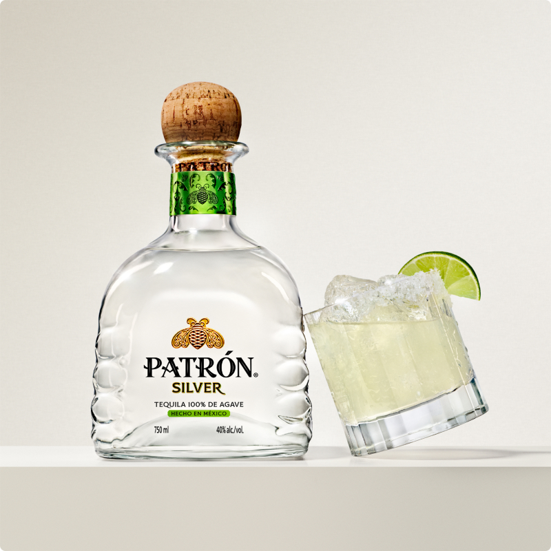Patrón Silver bottle next to the Patrón Perfect Margarita.
