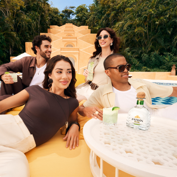 Jimador at the Hacienda Patrön harvesting Blue Weber agave.